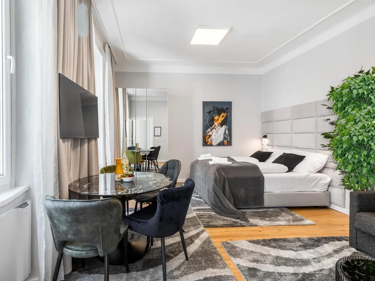 Sky9 Apartments District 3 Vienne 0*,