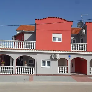 apartments-megi.hotelinzadar.com/